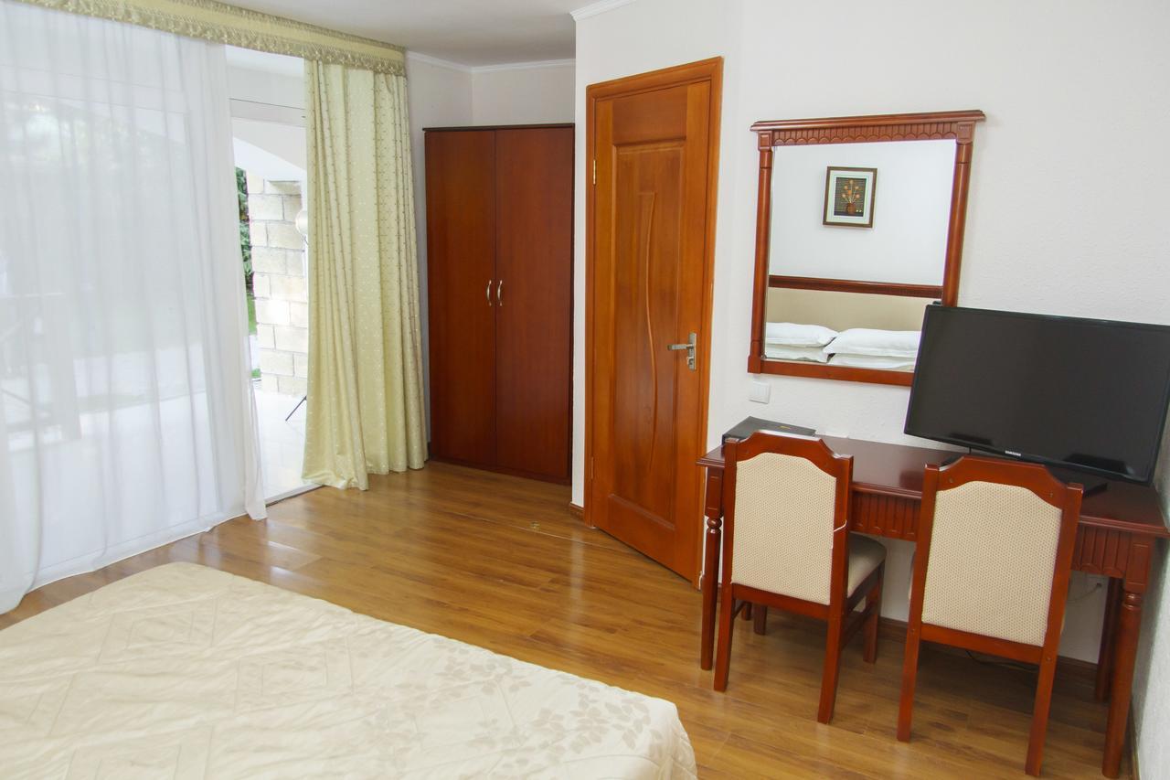 Resort Center Raduga Dolinka Bagian luar foto