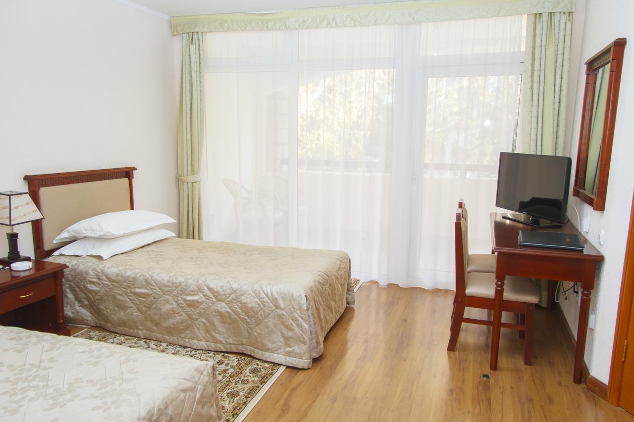 Resort Center Raduga Dolinka Bagian luar foto
