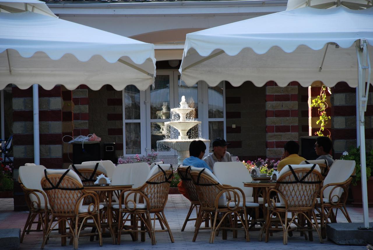 Resort Center Raduga Dolinka Bagian luar foto